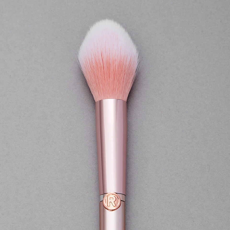 An image of  Makeup Revolution Create Soft Focus Brush R6e